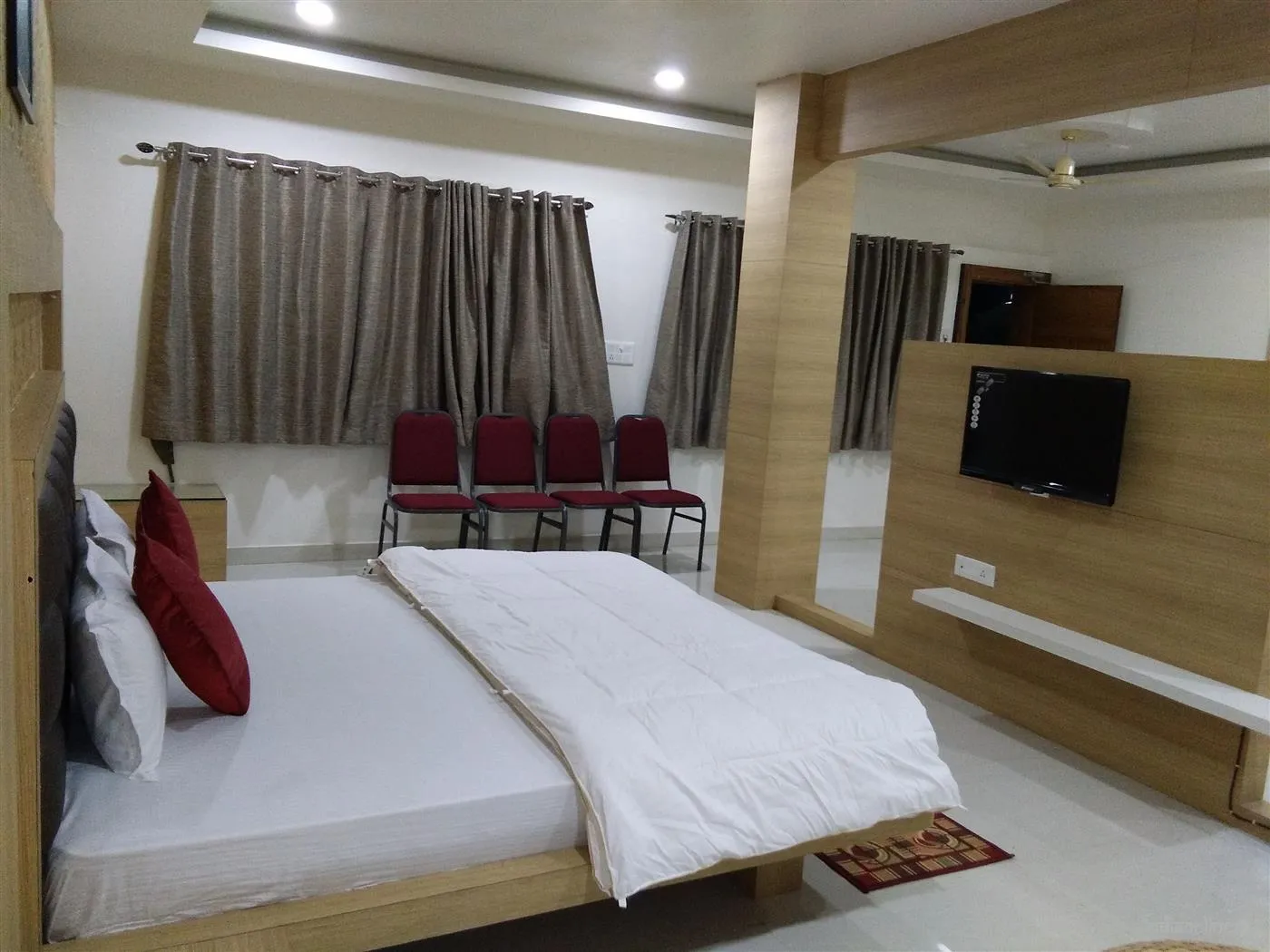 Royal Palace Hotel & Restaurant Royal Palace Hotel & Restaurant