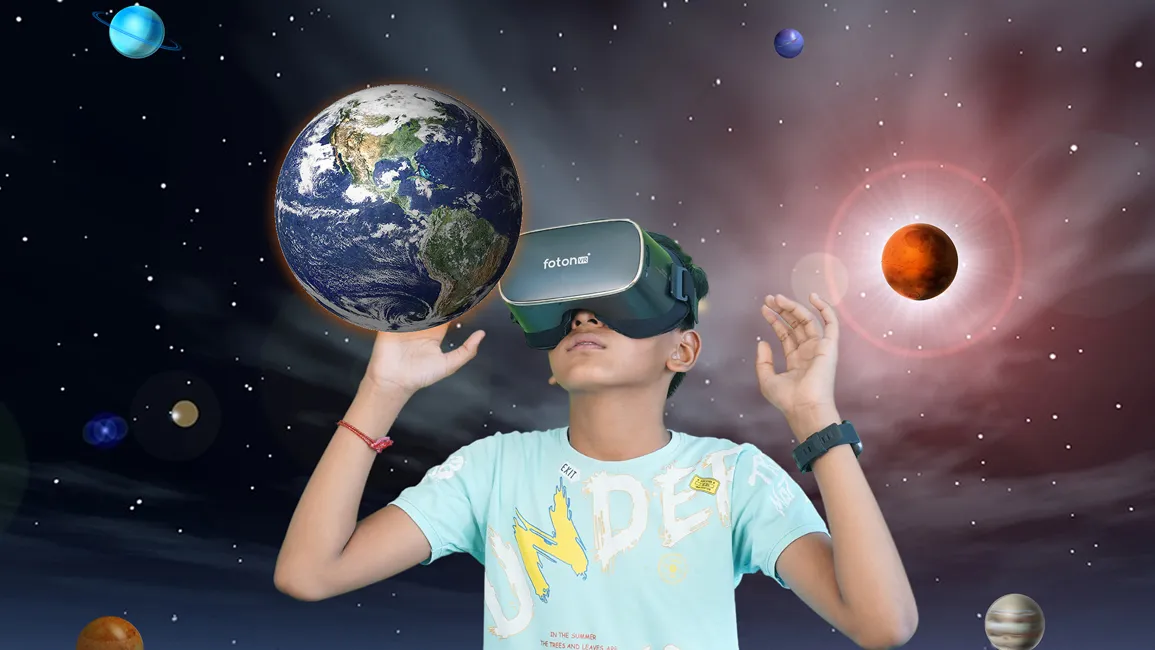 Explore space through VR Explore space through VR