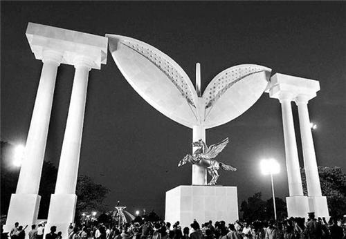 Attractions at Marina Beach in Chennai