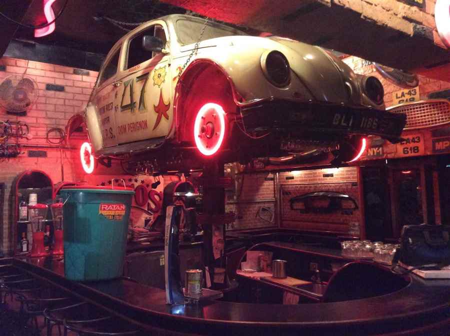 टोटो गैराज - मुंबई भारत में बीयर कैफे