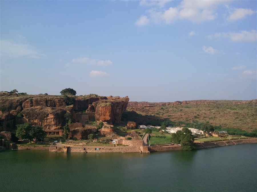 नेल्लिथेर्थ गुफा, नेल्लितेर्था, कर्नाटक भारत की प्रसिद्ध गुफाएँ