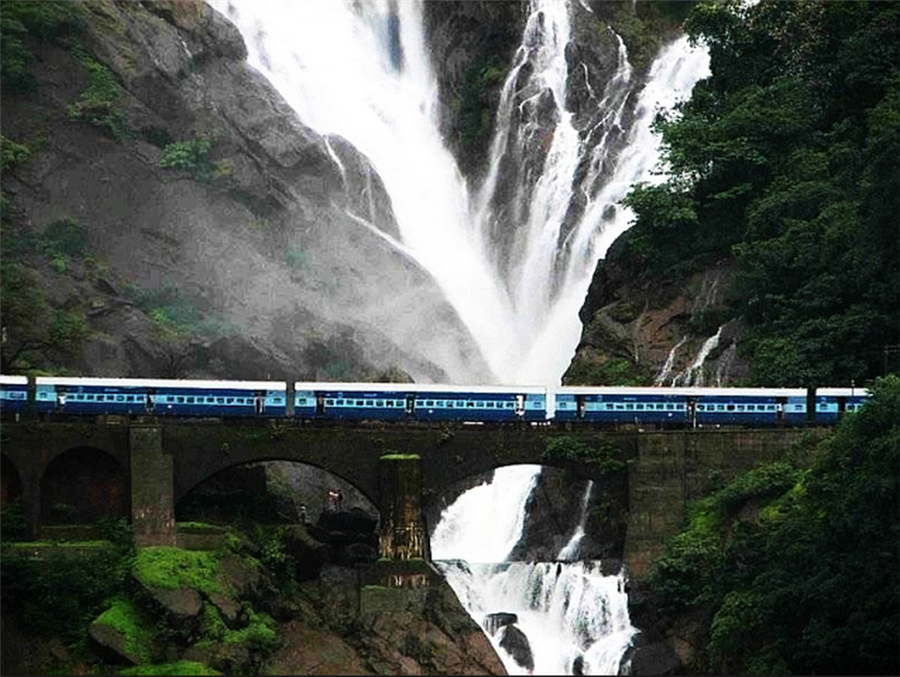 भारत की सर्वश्रेष्ठ रेल यात्राएं