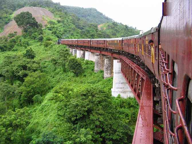 भारत की सर्वश्रेष्ठ रेल यात्राएं