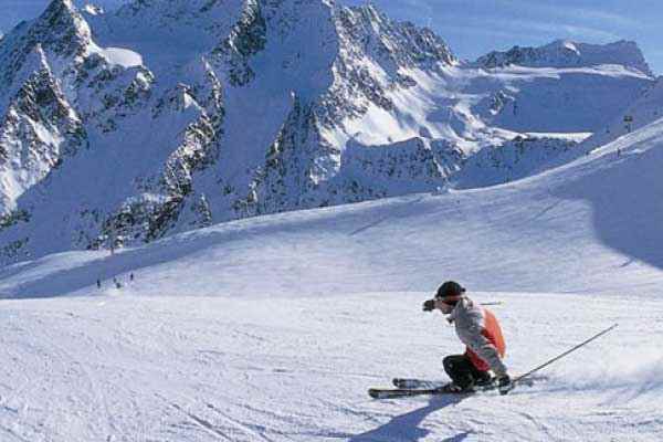 औली, उत्तराखंड भारत में सर्दियो के प्रसिद्ध स्थल