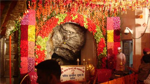 Sri Mata Vaishno Devi Idol inside the cave Cave